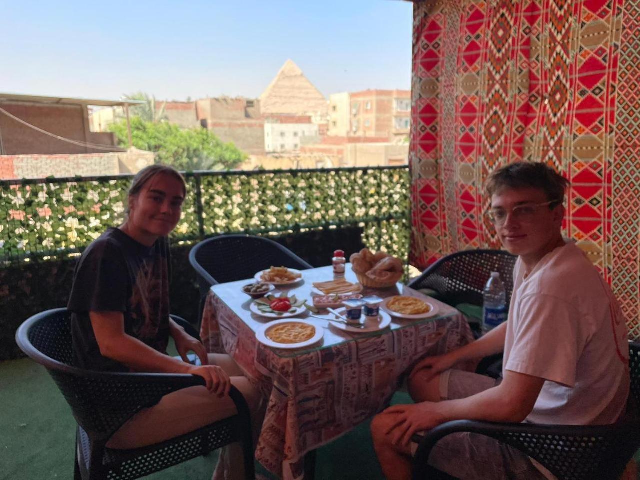 Jana Pyramids View In 3 Bed and Breakfast Kafret el-Gabal Exteriör bild