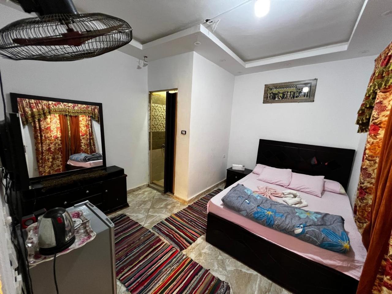 Jana Pyramids View In 3 Bed and Breakfast Kafret el-Gabal Exteriör bild