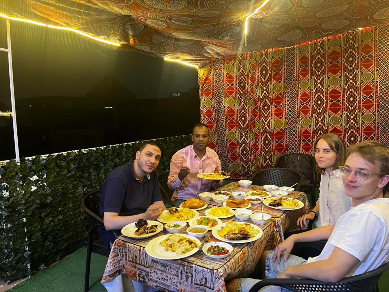 Jana Pyramids View In 3 Bed and Breakfast Kafret el-Gabal Exteriör bild