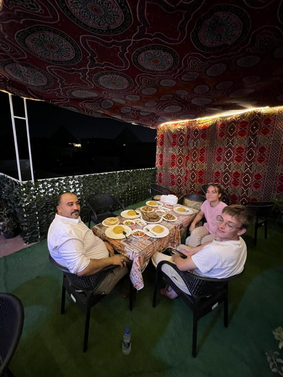 Jana Pyramids View In 3 Bed and Breakfast Kafret el-Gabal Exteriör bild
