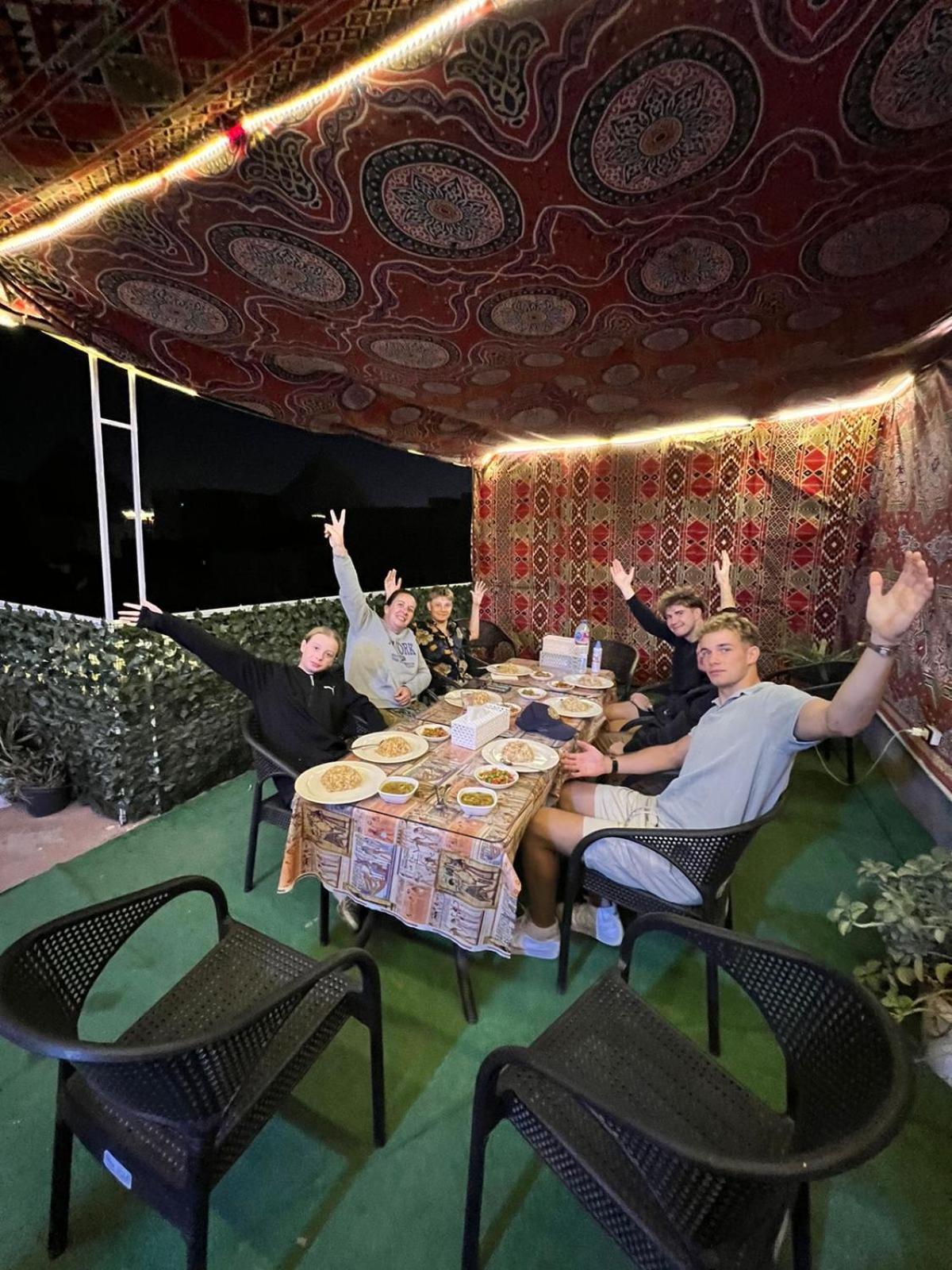 Jana Pyramids View In 3 Bed and Breakfast Kafret el-Gabal Exteriör bild
